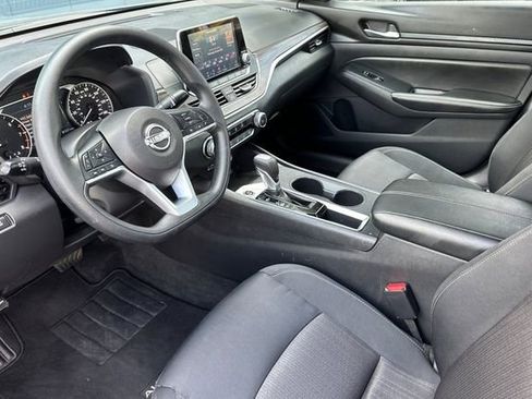 Used 2025 Nissan Altima 2.5 SV FWD image 13