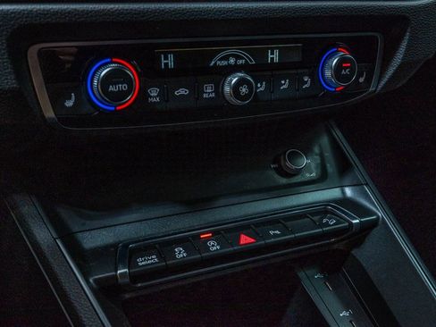 Used 2023 Audi Q3 2.0T Premium w/ Black Optic Sport Package image 17