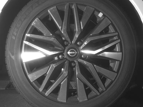 Used 2025 Nissan Altima 2.5 SV FWD image 15