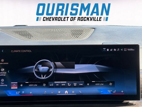 Used 2024 BMW X7 xDrive40i w/ Premium Package image 14