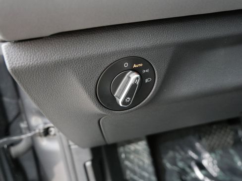 Used 2025 Volkswagen Jetta SE w/ Sunroof Package FWD image 22
