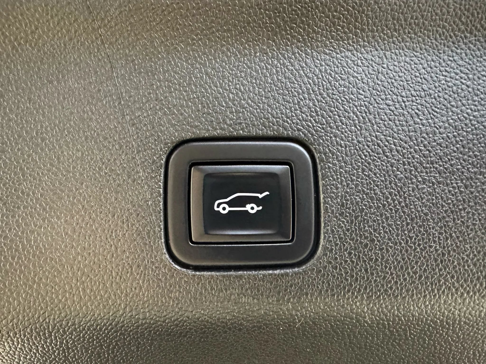 Used 2022 GMC Yukon AT4 AWD/4WD image 30