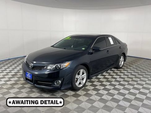 Used 2014 Toyota Camry SE w/ Moonroof Package FWD image 1