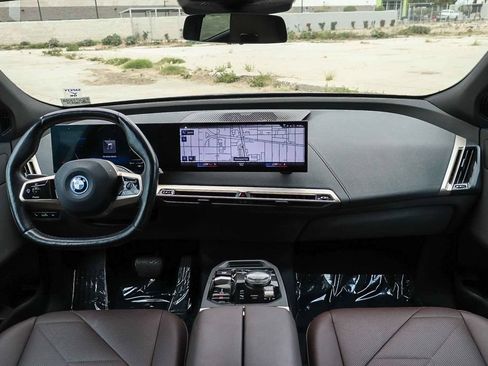 Used 2023 BMW iX xDrive50 w/ Sport Package AWD/4WD image 14