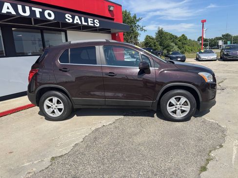 Used 2016 Chevrolet Trax LT w/ LT Convenience Package AWD/4WD image 4