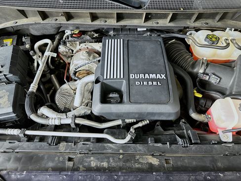 Used 2023 Chevrolet Silverado 1500 RST AWD/4WD image 31
