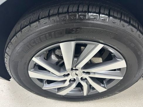 Certified 2023 Chevrolet Equinox Premier FWD image 9