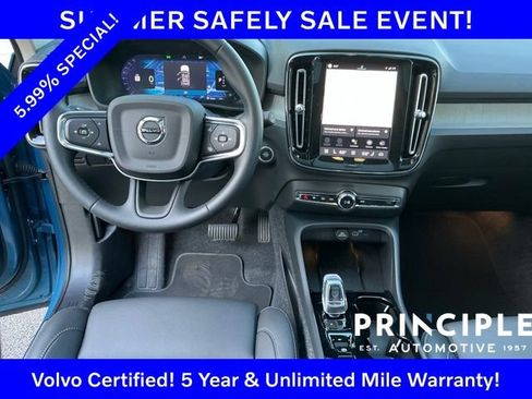 Certified 2025 Volvo XC40 B5 Ultra AWD/4WD image 17