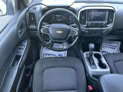 Used 2022 Chevrolet Colorado LT w/ Chrome Appearance Package AWD/4WD image 12