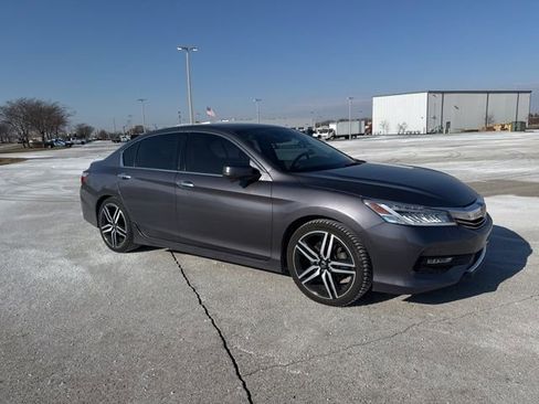 Used 2016 Honda Accord Touring image 7