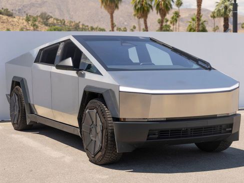 Used 2024 Tesla Cybertruck Cyberbeast AWD/4WD image 2