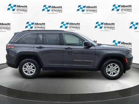 Used 2024 Jeep Grand Cherokee Laredo AWD/4WD image 6