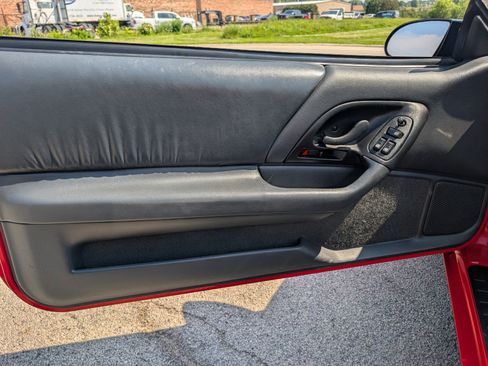 Used 1994 Chevrolet Camaro Z28 RWD image 59