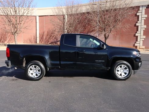 Used 2022 Chevrolet Colorado LT w/ Fleet Safety Package image 27