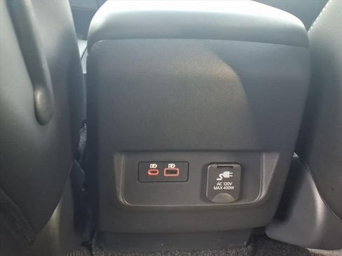 Used 2024 Nissan Frontier SL image 27