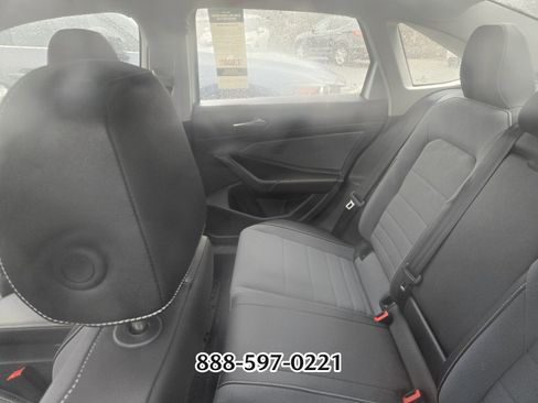 Used 2025 Volkswagen Jetta SE image 3
