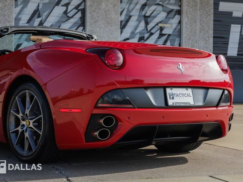 Used 2010 Ferrari California RWD image 12