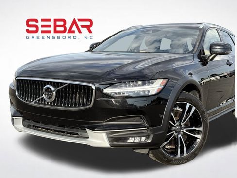 Used 2018 Volvo V90 T5 Cross Country w/ Convenience Package AWD/4WD image 3