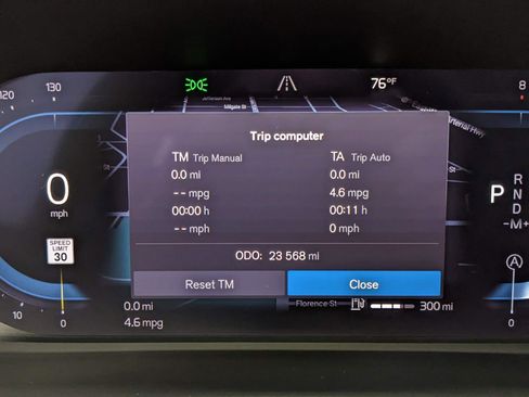 Used 2024 Volvo XC40 B5 Core image 28