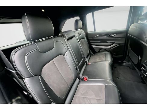 Used 2024 Jeep Grand Cherokee Altitude image 24