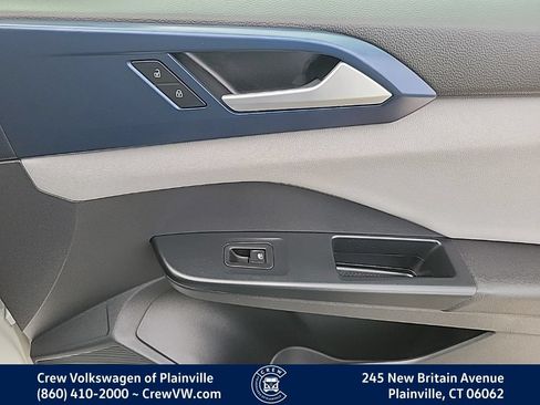 Certified 2023 Volkswagen Taos SE w/ Panoramic Sunroof Package AWD/4WD image 43