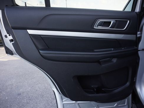 Used 2017 Ford Explorer XLT AWD/4WD image 18