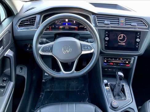 Used 2024 Volkswagen Tiguan SE image 5
