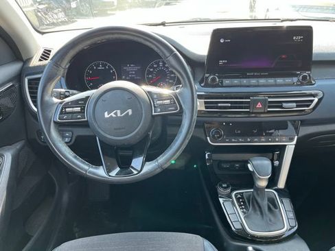 Used 2022 Kia Seltos S FWD image 12