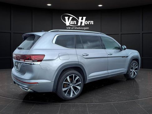 Used 2024 Volkswagen Atlas SEL Premium R-Line image 3