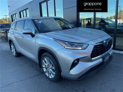 Used 2024 Toyota Highlander Limited