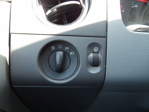 Used 2005 Ford F150 XLT AWD/4WD image 19