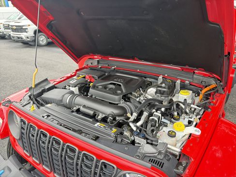 Used 2024 Jeep Wrangler Unlimited AWD/4WD image 34