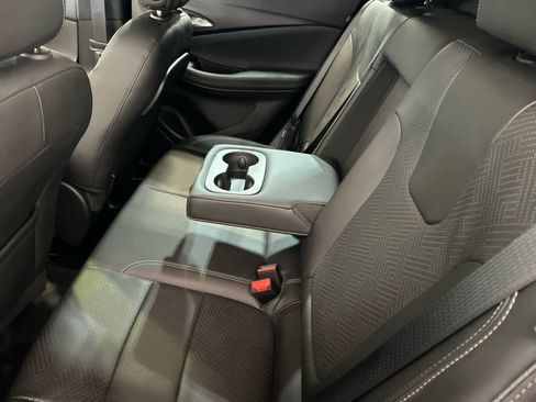 Used 2023 Buick Encore GX Essence w/ Experience Buick Package image 5