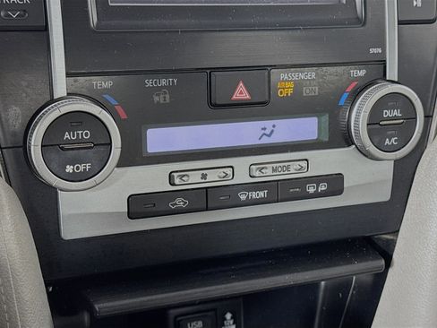 Used 2013 Toyota Camry XLE FWD image 14