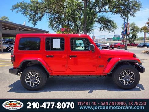 Used 2025 Jeep Wrangler Unlimited Sahara AWD/4WD image 6