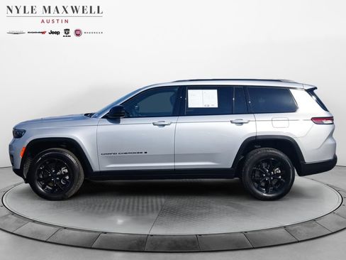 Used 2025 Jeep Grand Cherokee L Altitude AWD/4WD image 13