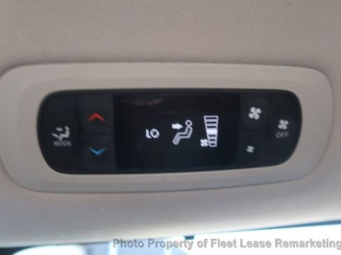 Used 2020 Chrysler Voyager Lxi FWD image 43