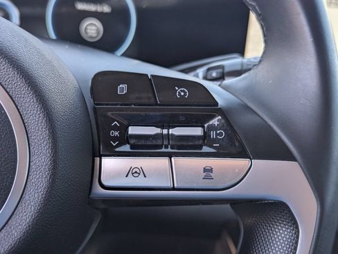 Used 2023 Hyundai Elantra Limited FWD image 19