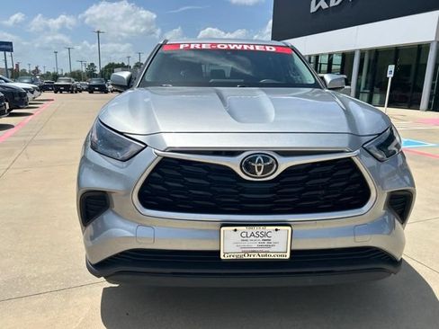 Used 2022 Toyota Highlander L FWD image 2