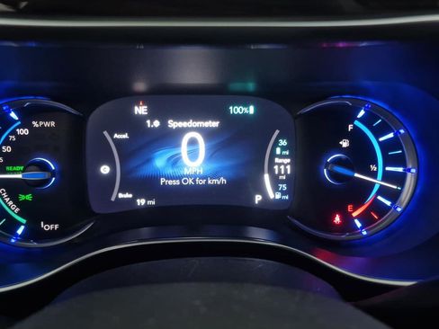 Used 2023 Chrysler Pacifica Pinnacle FWD image 14