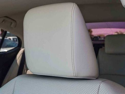 Used 2025 Lexus ES 300h w/ Premium Package FWD image 22