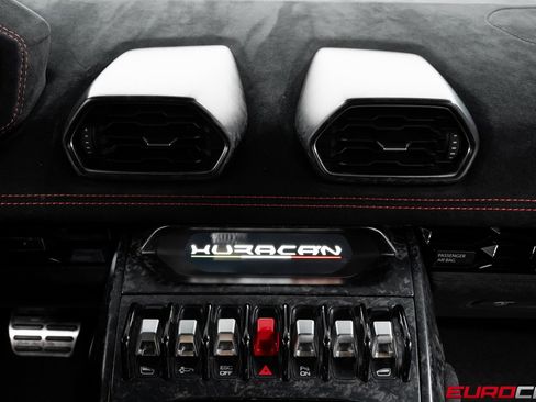 Used 2018 Lamborghini Huracan Performante image 33