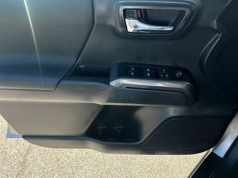Used 2022 Toyota Tacoma TRD Sport w/ Technology Package AWD/4WD image 16