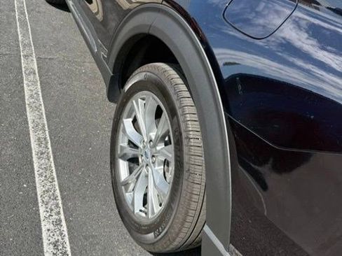 Used 2023 Ford Explorer XLT w/ Equipment Group 202A AWD/4WD image 8