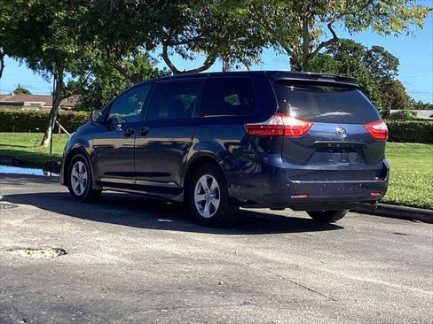 Used 2019 Toyota Sienna L image 7