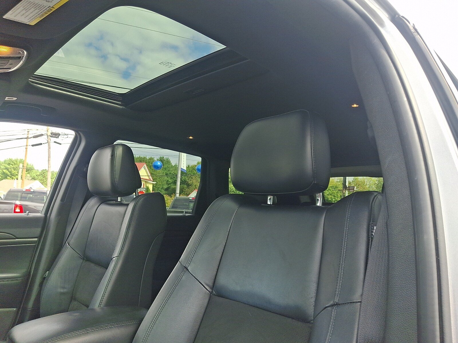 Used 2018 Jeep Grand Cherokee Altitude AWD/4WD image 14