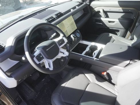 New 2026 Land Rover Defender 110 X-Dynamic SE image 18