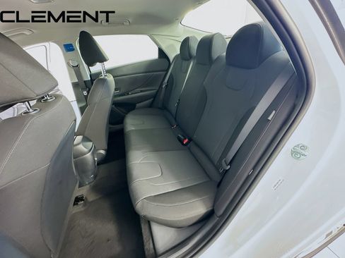 Certified 2026 Hyundai Elantra SE FWD image 30