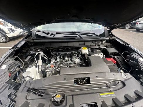 Used 2025 Nissan Pathfinder SV AWD/4WD image 15