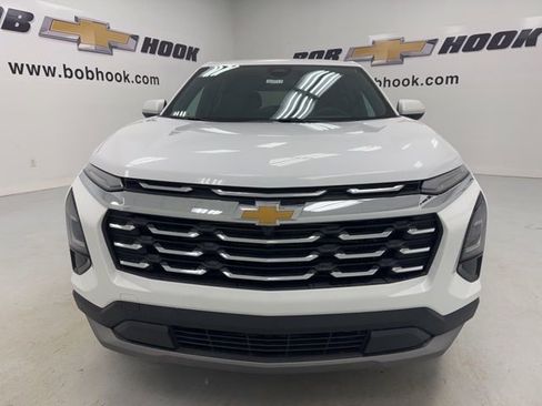 New 2026 Chevrolet Equinox LT FWD image 2